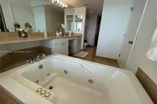 4775 Collins Ave, Miami Beach, FL 33140 - Photo 14