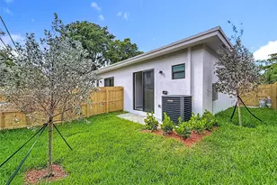 402 NW 41st St, Oakland Park, FL 33309 - Photo 22