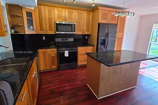 926 NE 27th Ave, Hallandale Beach, FL 33009 - Photo 2