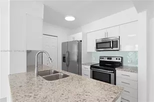 1155 Brickell Bay Dr, Miami, FL 33131 - Photo 4