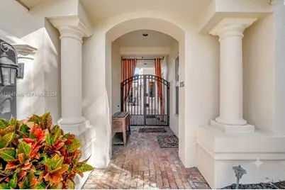 375 SW 16th St, Boca Raton, FL 33432 - Photo 2
