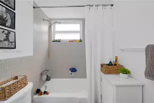 1101 NE 191st St, Miami, FL 33179 - Photo 14
