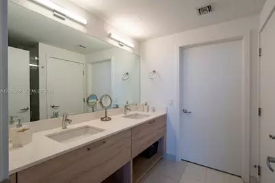 16385 Biscayne Blvd #2707, North Miami Beach, FL 33160 - Photo 36