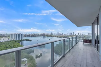 16385 Biscayne Blvd #2707, North Miami Beach, FL 33160 - Photo 2