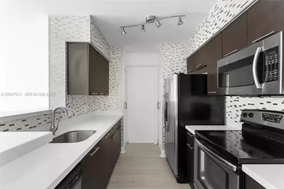 1155 Brickell Bay Dr #3105, Miami, FL 33131 - Photo 8