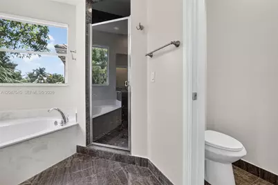 12410 SW 1st St, Plantation, FL 33325 - Photo 32