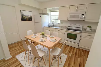 915 NE 16th Ter #5, Fort Lauderdale, FL 33304 - Photo 1