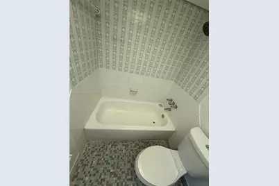 1305 W 53rd St #406, Hialeah, FL 33012 - Photo 24