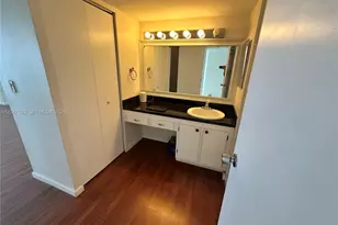 100 Bayview Dr, Sunny Isles Beach, FL 33160 - Photo 6