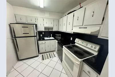 100 Bayview Dr #911, Sunny Isles Beach, FL 33160 - Photo 4
