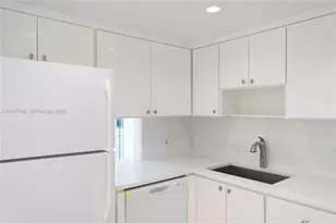 13155 Ixora Ct, North Miami, FL 33181 - Photo 10