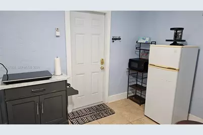 965 NE 146th St #Side Room, North Miami, FL 33161 - Photo 6
