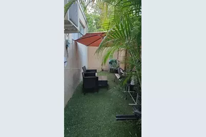 965 NE 146th St #Side Room, North Miami, FL 33161 - Photo 1