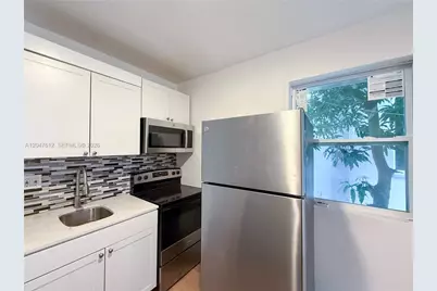2 SW 6th Ave #4, Dania Beach, FL 33004 - Photo 2