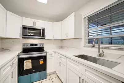 5028 SW 121st Ave, Cooper City, FL 33330 - Photo 8