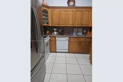 8805 NW 113th St, Hialeah Gardens, FL 33018 - Photo 12
