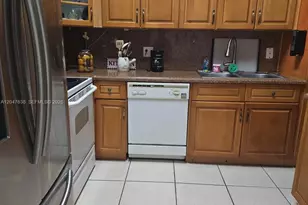 8805 NW 113th St, Hialeah Gardens, FL 33018 - Photo 12