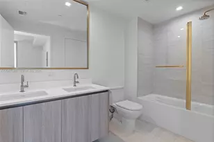77 SE 5th St, Miami, FL 33131 - Photo 14