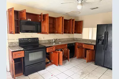 6117 Blue Grass Cir, Lake Worth, FL 33463 - Photo 2