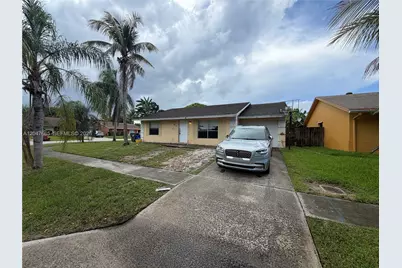 6117 Blue Grass Cir, Lake Worth, FL 33463 - Photo 1