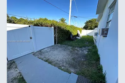 301 9th St #1, Hallandale Beach, FL 33009 - Photo 4