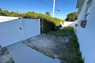 301 9th St, Hallandale Beach, FL 33009 - Photo 4