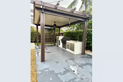 670 E 58th St, Hialeah, FL 33013 - Photo 10