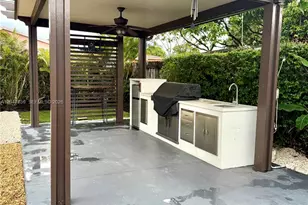 670 E 58th St, Hialeah, FL 33013 - Photo 10