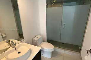 31 SE 6th St, Miami, FL 33131 - Photo 6