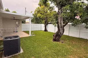 10555 SW 32nd St, Miami, FL 33165 - Photo 4