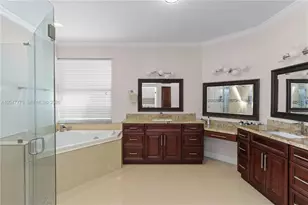1530 W Lacosta Dr W, Pembroke Pines, FL 33027 - Photo 22