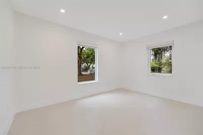 1070 NW 44th St, Miami, FL 33127 - Photo 28
