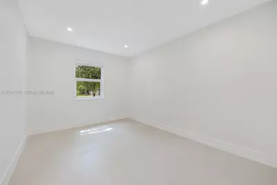 1070 NW 44th St, Miami, FL 33127 - Photo 34