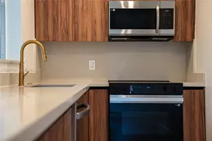 1070 NW 44th St, Miami, FL 33127 - Photo 14
