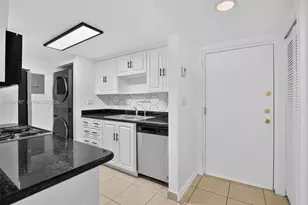 220 Lakeview Dr, Weston, FL 33326 - Photo 8