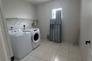 7565 N Augusta Dr, Hialeah, FL 33015 - Photo 10