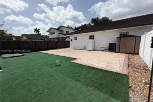 7565 N Augusta Dr, Hialeah, FL 33015 - Photo 14