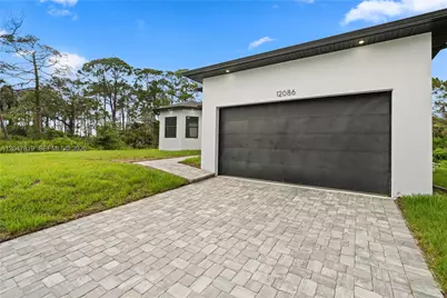 12086 Chamberlain Blvd, Port Charlotte, FL 33953 - Photo 4