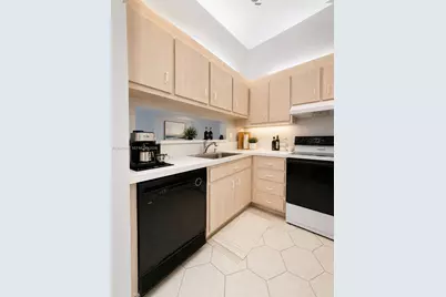 301 N Pine Island Rd #220, Plantation, FL 33324 - Photo 4