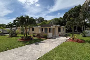 650 NE 137th St, North Miami, FL 33161 - Photo 1