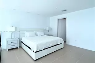 300 S Biscayne Blvd, Miami, FL 33131 - Photo 8