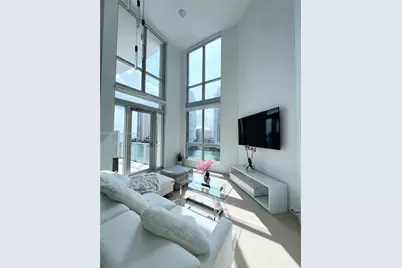300 S Biscayne Blvd #L-814, Miami, FL 33131 - Photo 2
