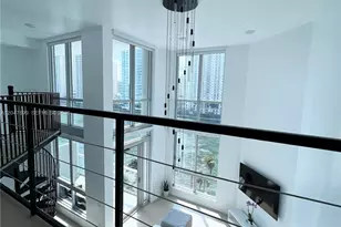 300 S Biscayne Blvd, Miami, FL 33131 - Photo 10