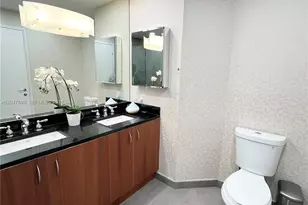300 S Biscayne Blvd, Miami, FL 33131 - Photo 6