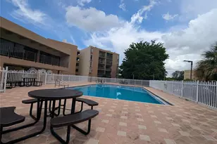 9140 Fontainebleau Blvd, Miami, FL 33172 - Photo 32