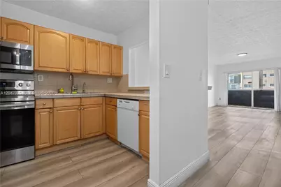6070 W 18th Ave #209, Hialeah, FL 33012 - Photo 4