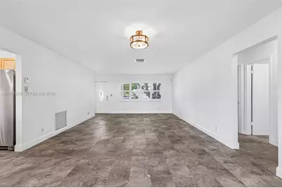 8855 NW 10th Pl, Plantation, FL 33322 - Photo 10