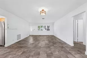 8855 NW 10th Pl, Plantation, FL 33322 - Photo 10