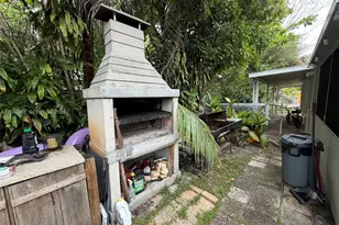 596 NW 109th St, Miami, FL 33168 - Photo 6