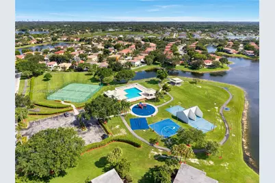 1725 SW 109th Ter, Davie, FL 33324 - Photo 36